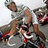 Andy Schleck dans le maillot blanc de meilleur jeune pendant la 15ème étape du Giro d'Italia 2007